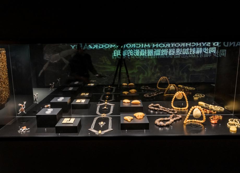 Latvijas Nacionālie muzeji piedalās starptautiskā izstādē Honkongā “Dzintars – Baltijas zelts”