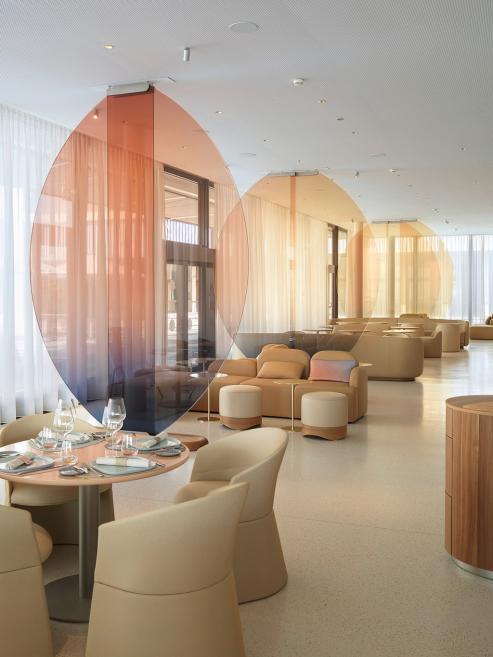 Germans Ermičs. Design for the <em>LUX</em> restaurant. Kongresshaus Z&uuml;rich, 2021. Glass. Photo: Julien Vonier