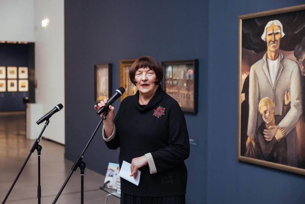 Museum director at the microphone