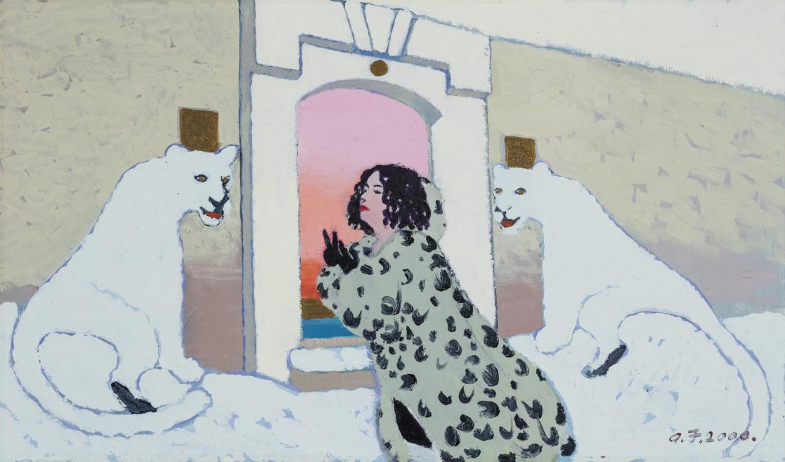 Leoparda kažokā ģērbta Agija Sūna vēro skatu caur logu.