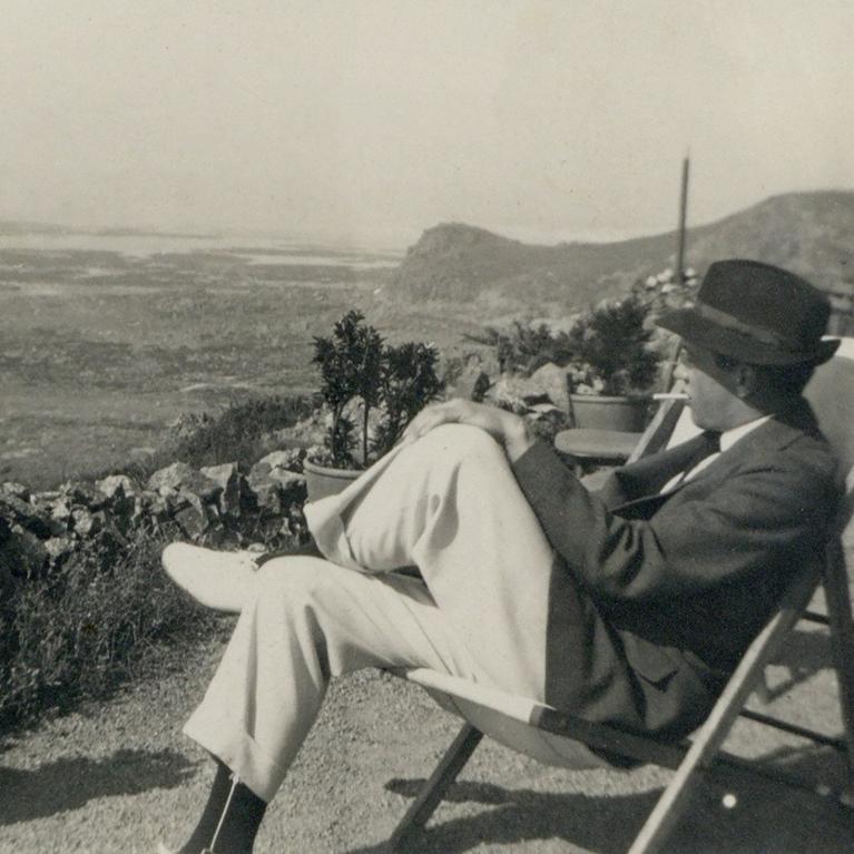 Jāzeps Grosvalds Džērsijas salā 1911. gadā. Fotogrāfija no LNMM Jāzepa Grosvalda memoriālās kolekcijas. Publicitātes foto