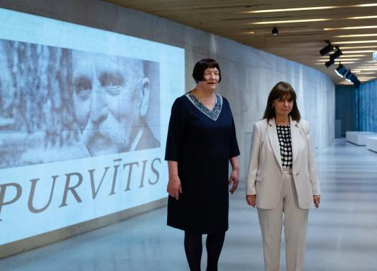 Grieķijas prezidente Katerina Sakellaropula apmeklējusi Latvijas Nacionālo mākslas muzeju