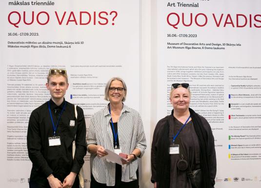 Pasniegtas 7. Rīgas Starptautiskās tekstilmākslas un šķiedras mākslas triennāles QUO VADIS? balvas