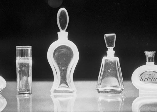 Anonīmās stikla klasiķes. Neliels ieskats Iļģuciema 20. gs. 60. gadu stikla dizaina vēsturē