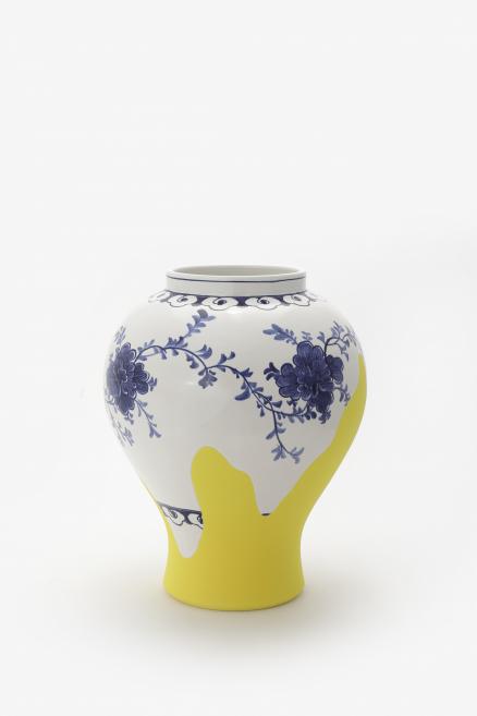 Yoo Euijeong. Neo-Blue and White Porcelain Jar With Peony Design. 2010. Clay, pigments, glaze, wheel throwing, underglaze and overglaze painting. Courtesy of the artist. Publicity photo