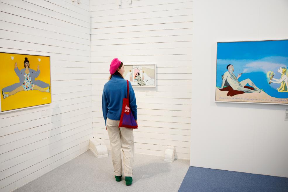 Exhibition visitor with a pink hat